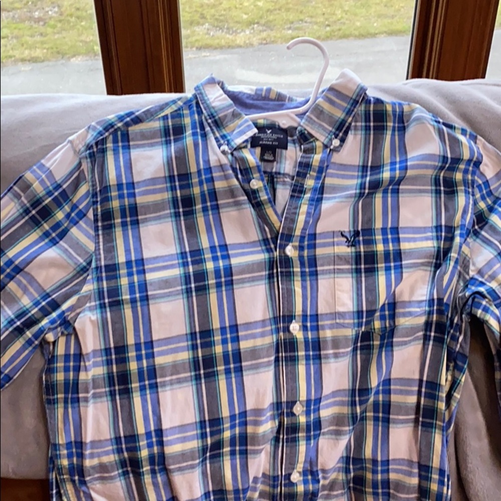Men’s American Eagle button down.